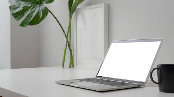 Cara mengatasi laptop layar putih bisa dengan beberapa tahapan. Coba lakukan cara mengatasi layar laptop yang putih ini dengan hati-hati.